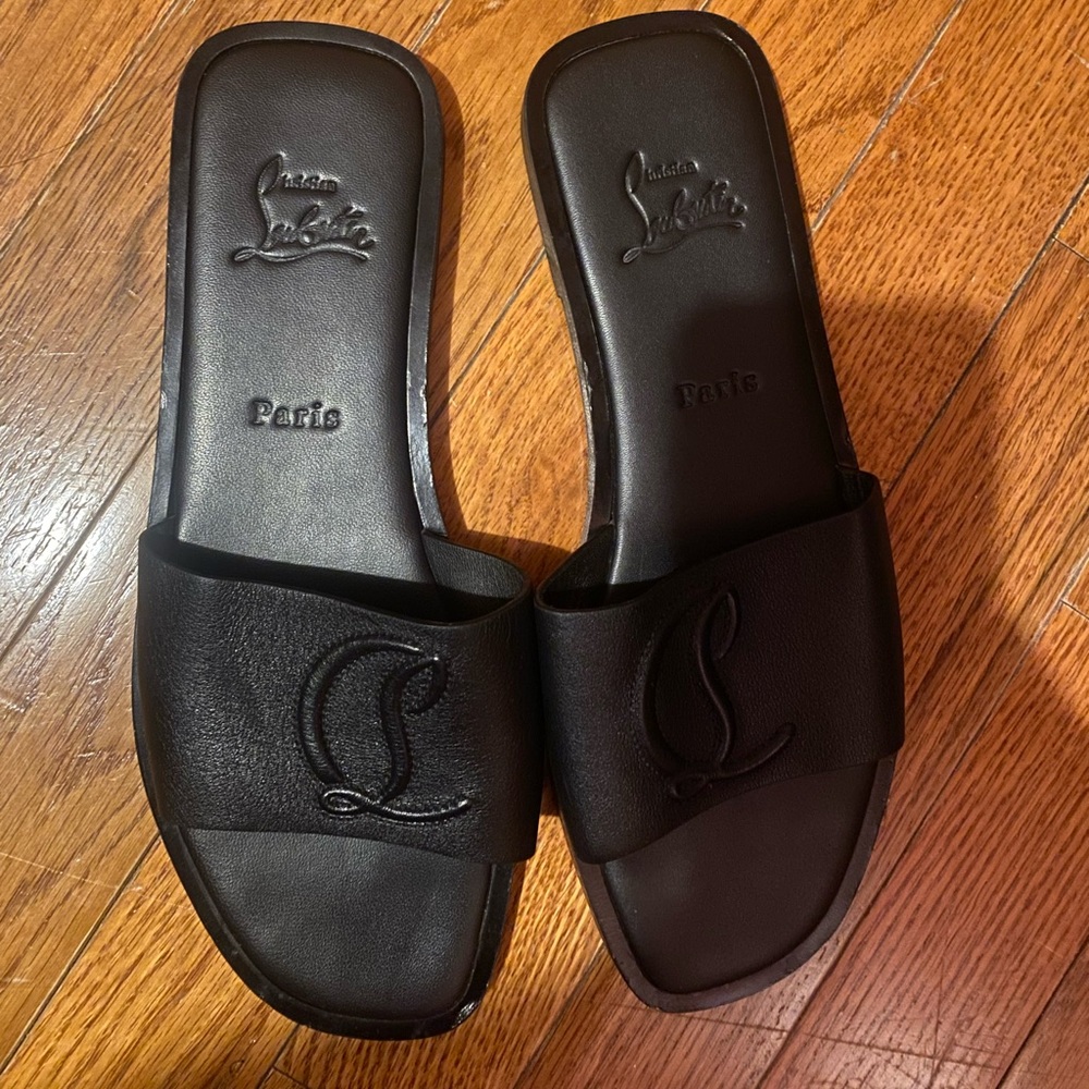 Authentic Christian Louboutin flat black mule size 37.5 - Picture 1 of 7
